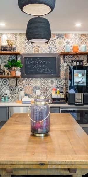 Clubhouse-Kitchen-r8v1w4a8ezcs73xdw7liqhrh3fx926hmq0ezd4pk6o